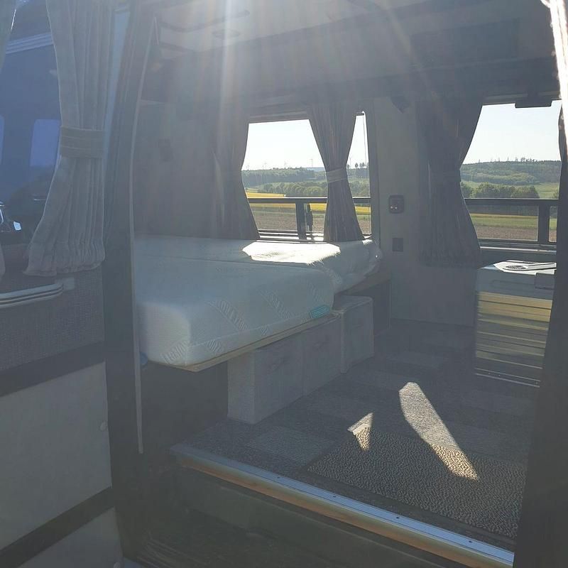 Second-hand Chevrolet G 200 CP (147 kW) 1992 Negru Van