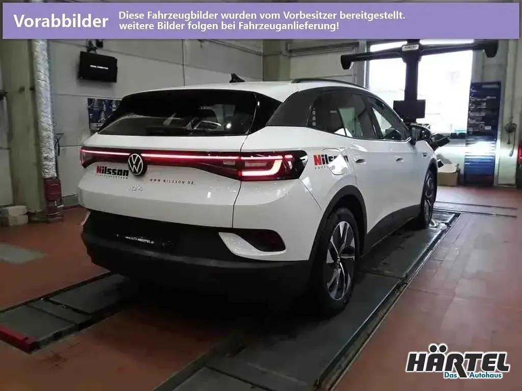 Gebraucht VW ID.4 Pro Performance 150 kW (204 PS) 2022 Gletscherweiss (white), metallic SUV