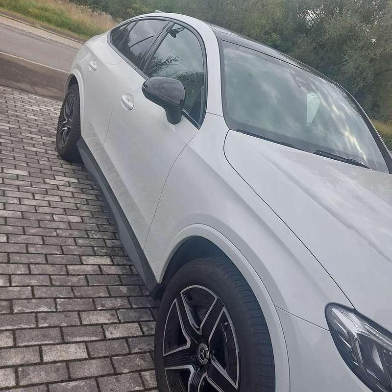 Weiß Gebraucht 2025 Mercedes GLC220 AMG line SUV | 60.900 € (Superpreis) - Bild 1/4