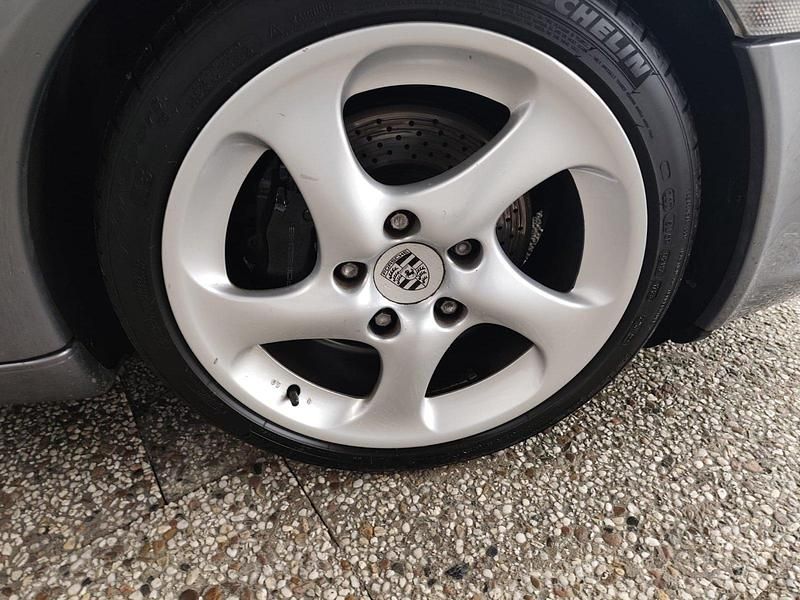 Second-hand Porsche 996 320 CP (235 kW) 2004 Argintiu Cabrio