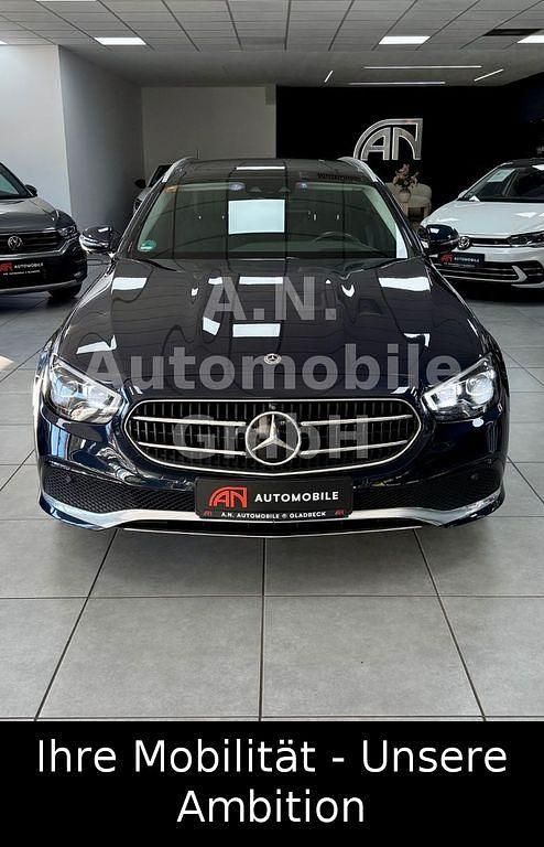 Gebraucht Mercedes E300 211 PS (155 kW) 2021 Blau Limousine