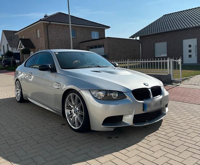 Silber Gebraucht 2007 BMW 335 Coupé | 17.500 € (Fairer Preis) - Bild 1/4