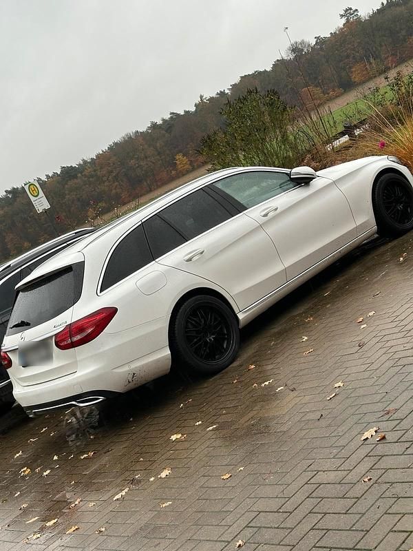 Gebraucht Mercedes C250 204 PS (150 kW) 2015 Weiß Kombi