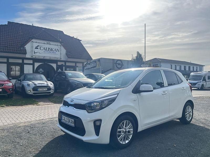 Weiß Gebraucht 2020 Kia Picanto DREAM-TEAM Edition Kleinwagen | 10.990 € (Fairer Preis) - Bild 1/4