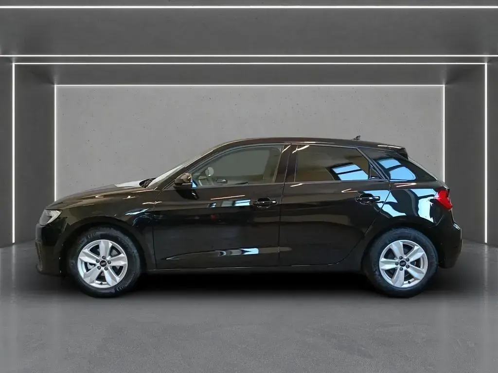 Usata Audi A1 Sportback Basis 95 CV (69 kW) 2025 Nero Utilitaria