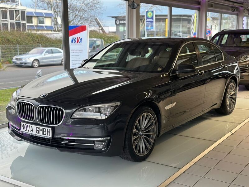 Grau Gebraucht 2013 BMW 740 Sport Line Limousine | 17.790 € (Fairer Preis) - Bild 1/4