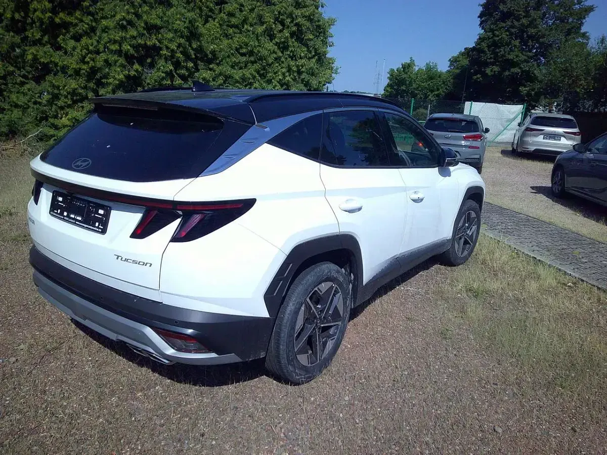 Neu Hyundai Tucson Select 150 PS (110 kW) 2026 Weißschwarz/verschieden SUV