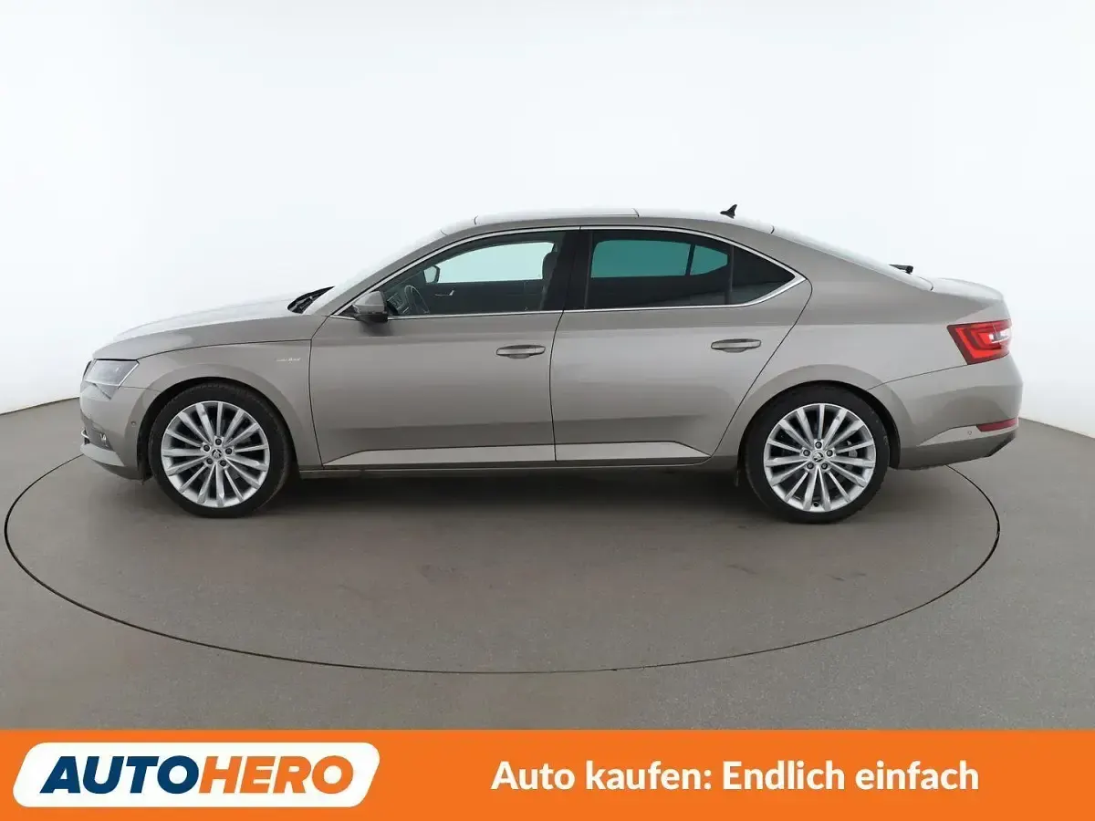 Gebraucht Skoda Superb LAURIN & KLEMENT 179 PS (131 kW) 2018 Grau Limousine