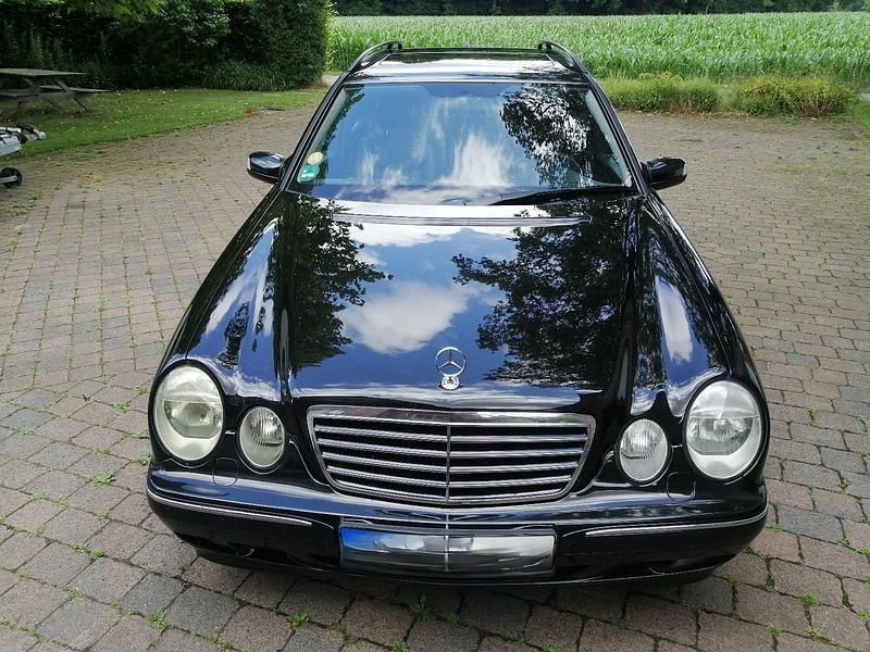 Schwarz Gebraucht 1999 Mercedes E280 Kombi | 5.200 € - Bild 1/4