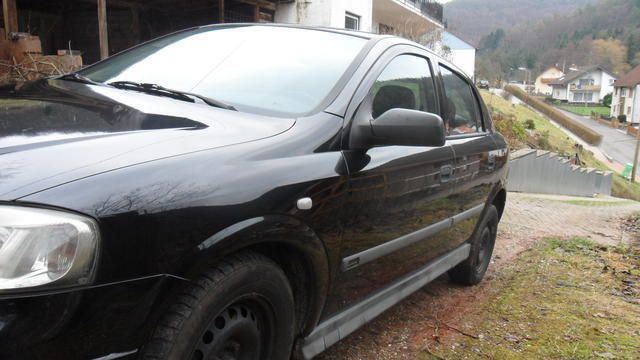 Gebraucht Opel Astra Edition 102 PS (75 kW) 2000 Schwarz Limousine