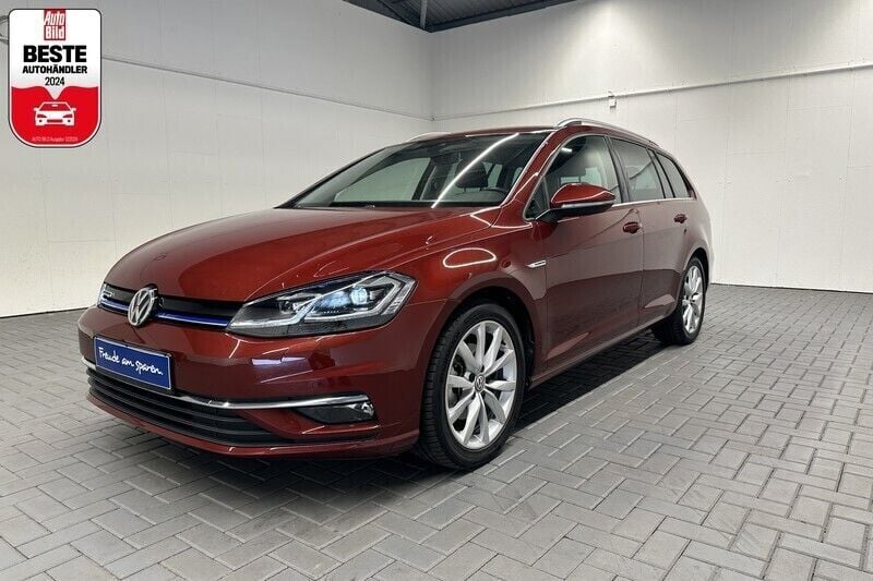 Gebraucht VW Golf VIII Highline 131 PS (96 kW) 2020 Rot (cranberry red metallic) Kombi