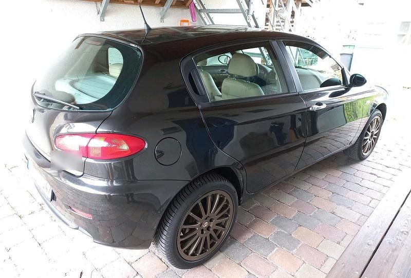 Gebraucht Alfa Romeo 147 Distinctive 150 PS (110 kW) 2005 Schwarz Kleinwagen