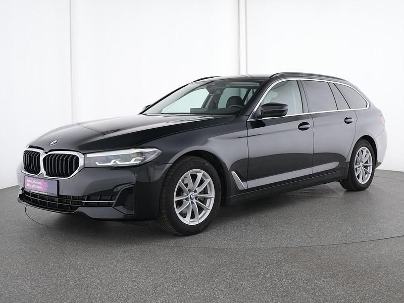 Schwarz Gebraucht 2022 BMW 520 Sport Line Limousine | 30.498 € (Superpreis) - Bild 1/4