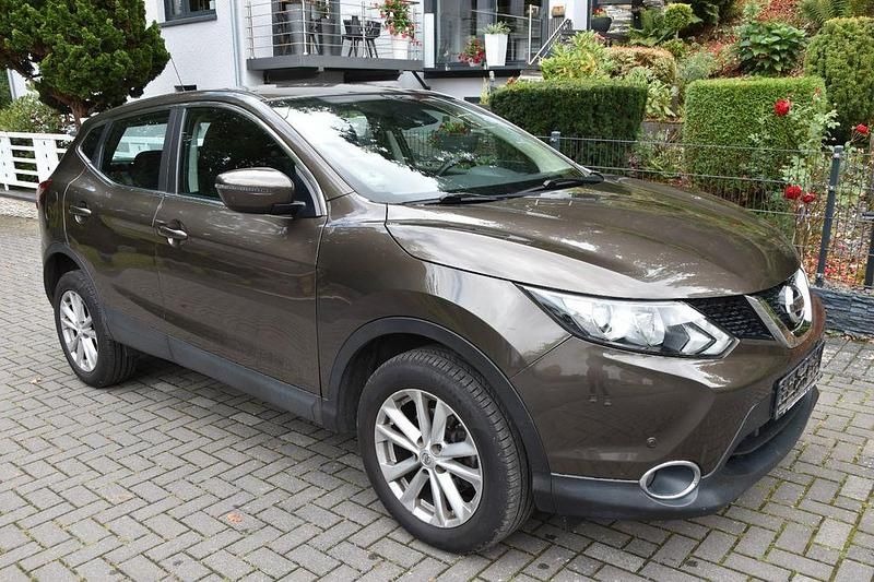 Braun Gebraucht 2015 Nissan Qashqai Acenta SUV | 10.500 € (Guter Preis) - Bild 1/4