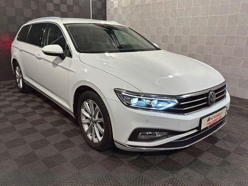 Weiß Gebraucht 2019 VW Passat Elegance Kombi | 21.950 € (Teuer) - Bild 1/4