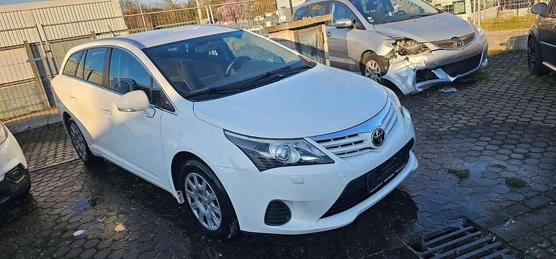 Gebraucht Toyota Avensis Basis 132 PS (97 kW) 2012 Super white 2 Kombi