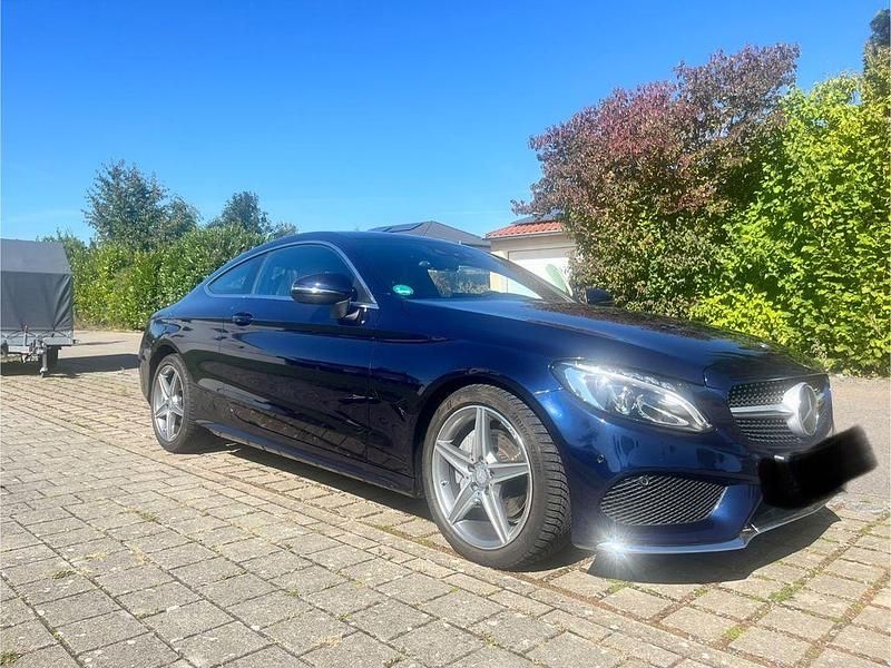 Blau Gebraucht 2016 Mercedes C220 AMG line Coupé | 25.000 € (Fairer Preis) - Bild 1/4