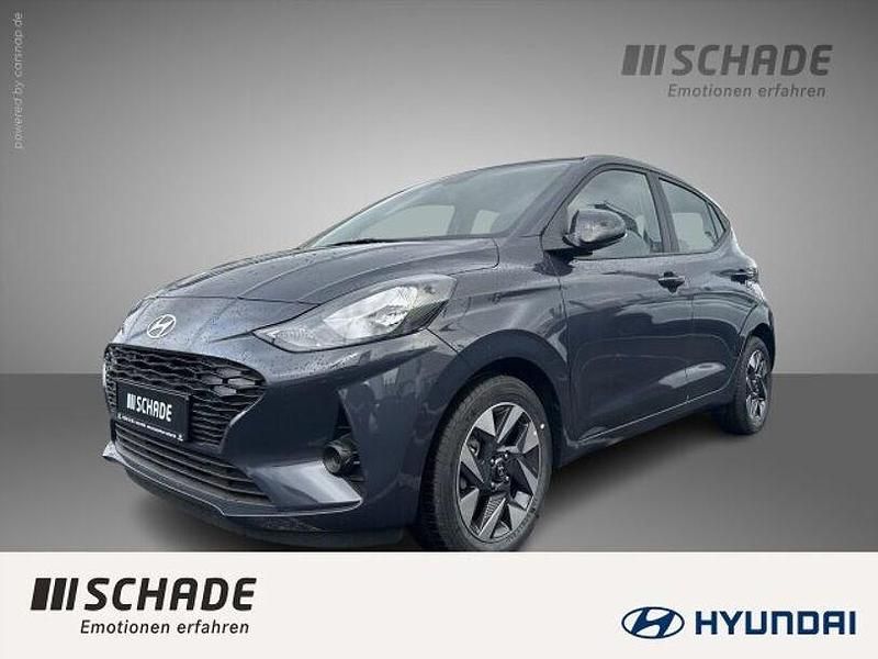 Grau Neu 2025 Hyundai i10 Trend Kleinwagen | 15.950 € (Fairer Preis) - Bild 1/4