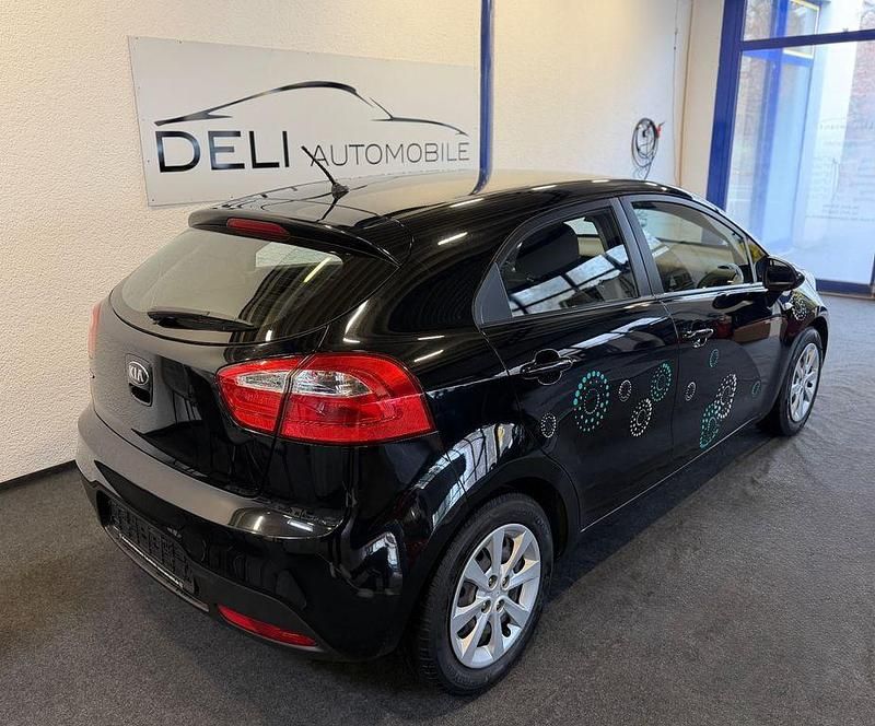 Gebraucht Kia Rio Edition 7 109 PS (80 kW) 2015 Schwarz Limousine