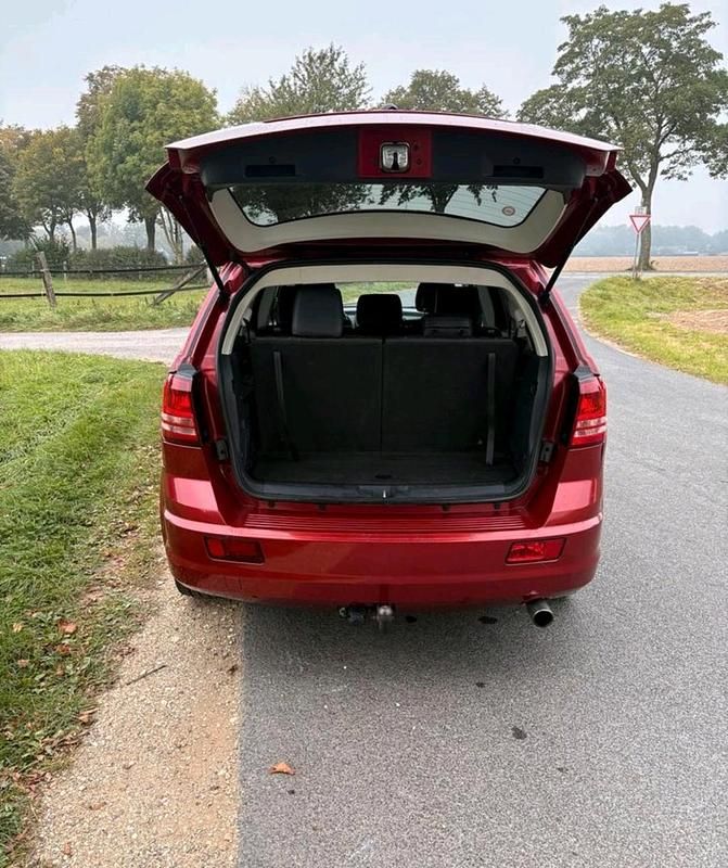 Rot Gebraucht 2011 Dodge Journey SUV | 4.500 € (Fairer Preis) - Bild 1/4