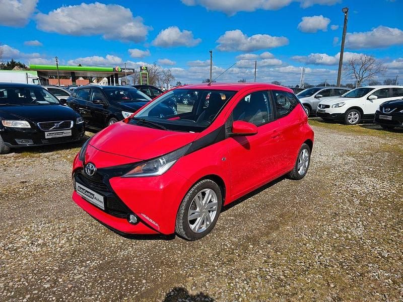 Gebraucht Toyota Aygo X-play 69 PS (50 kW) 2015 Rot Kleinwagen