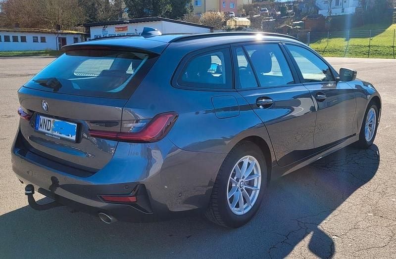 Gebraucht BMW 318 Advantage 150 PS (110 kW) 2020 Grau Kombi