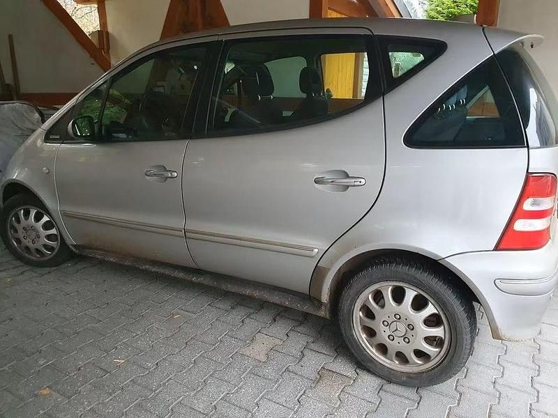 Silber Gebraucht 2002 Mercedes A160 Avantgarde Kleinwagen | 1.200 € (Fairer Preis) - Bild 1/4