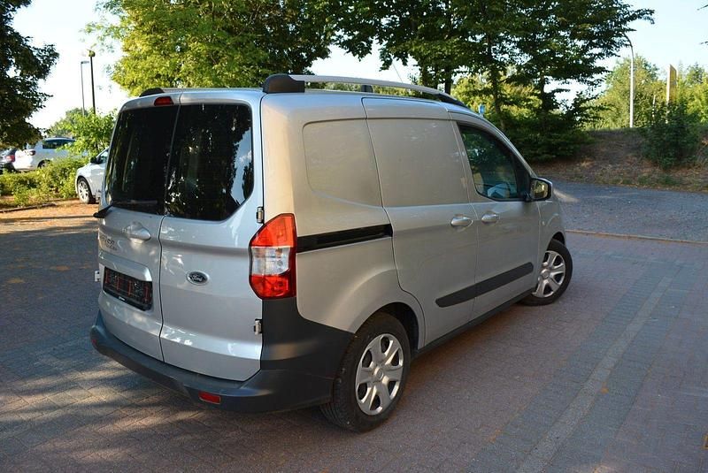 Gebraucht Ford Transit Trend 75 PS (55 kW) 2018 Silber Van / Kleinbus