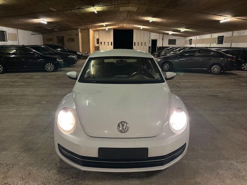 Gebraucht VW Beetle Design 105 PS (77 kW) 2015 Weiß Kleinwagen