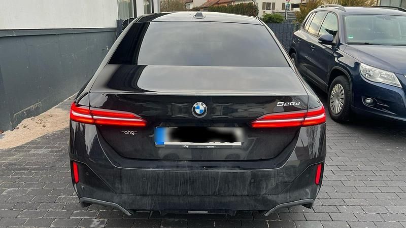 Gebraucht BMW 520 Shadowline 208 PS (152 kW) 2024 Schwarz Limousine