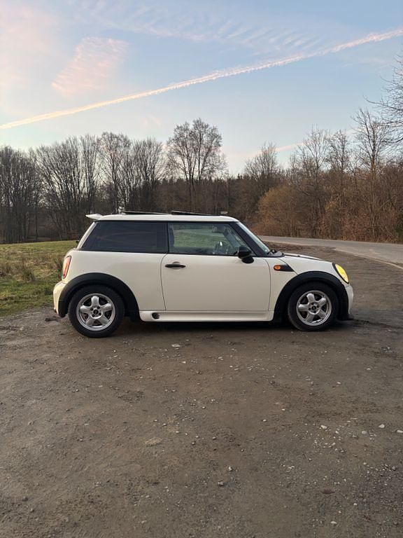 Second-hand Mini ONE 95 CP (69 kW) 2007 Alb Hatchback