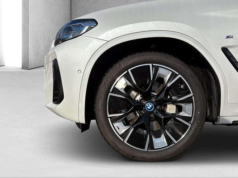 Gebraucht BMW iX3 Shadowline 210 kW (286 PS) 2023 Mineralweiss SUV