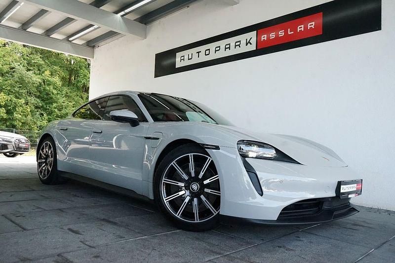 Grau Gebraucht 2022 Porsche Taycan 4S Chrono Limousine | 71.880 € (Fairer Preis) - Bild 1/4
