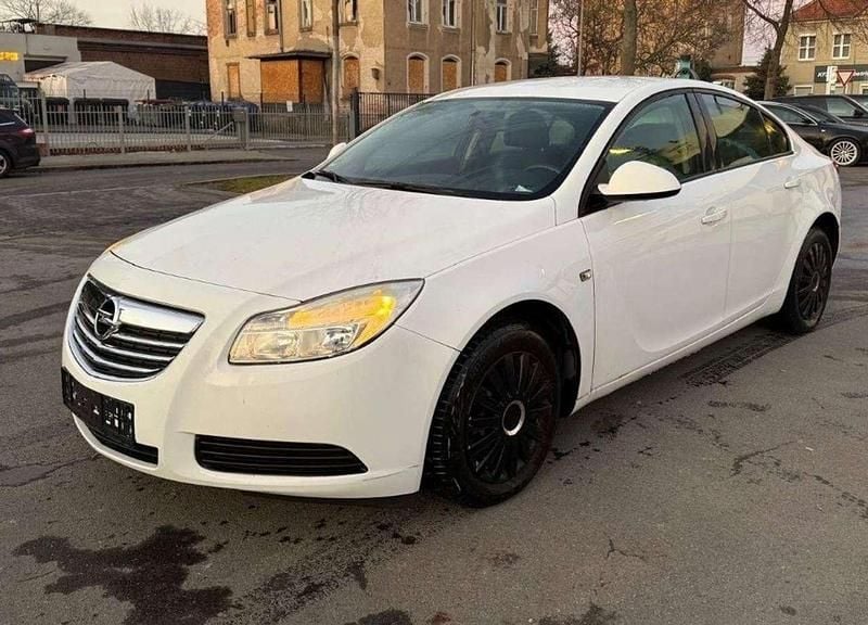 Gebraucht Opel Insignia Edition 116 PS (85 kW) 2009 Weiß Limousine