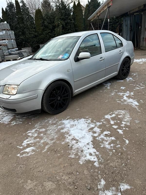 Silber Gebraucht 2000 VW Bora Limousine | 1.500 € (Fairer Preis) - Bild 1/4