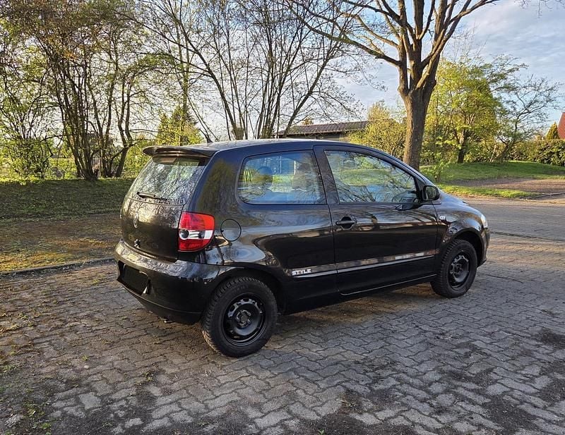 Gebraucht VW Fox Style 60 PS (44 kW) 2011 Schwarz Kleinwagen