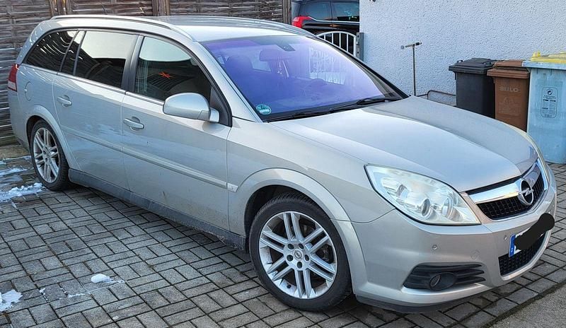 Gebraucht Opel Vectra Edition+ 140 PS (102 kW) 2008 Silber Kombi