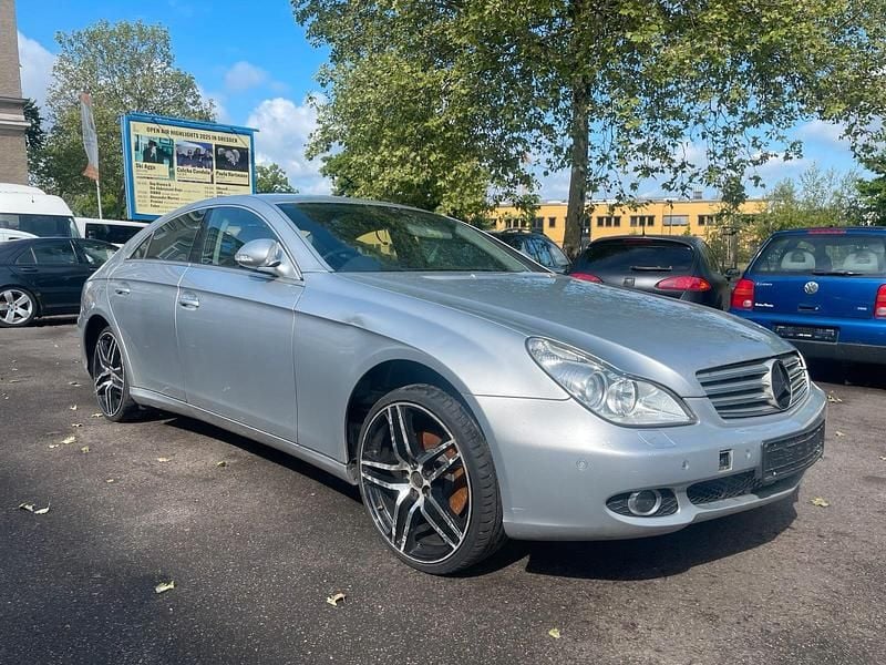 Silber Gebraucht 2009 Mercedes 320 Limousine | 999 € - Bild 1/4