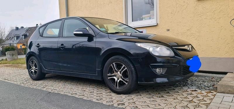 Gebraucht Hyundai i30 95 PS (69 kW) 2011 Schwarz Kombi