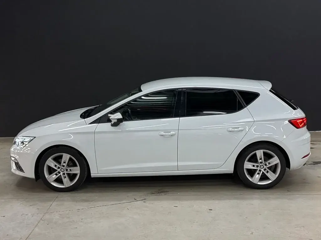 Używany Seat Leon FR 150 KM (110 kW) 2020 Biały Sedan/Limuzyna