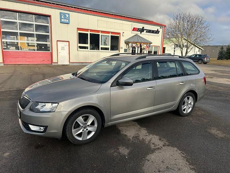 Gebraucht Skoda Octavia Ambition 150 PS (110 kW) 2016 Cappuccinobeige metallic Kleinwagen