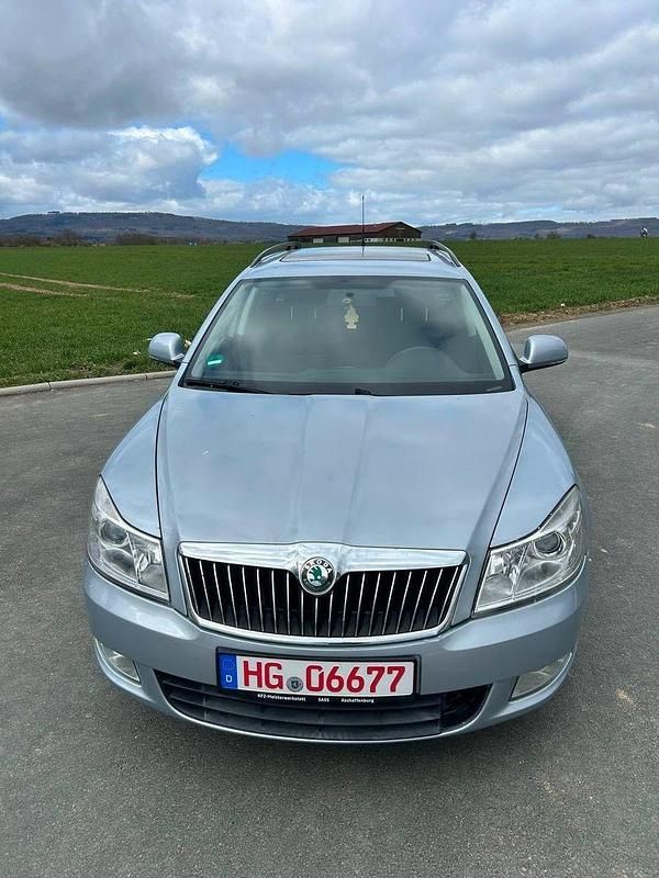 Gebraucht Skoda Octavia Elegance 160 PS (117 kW) 2009 Silber Kombi