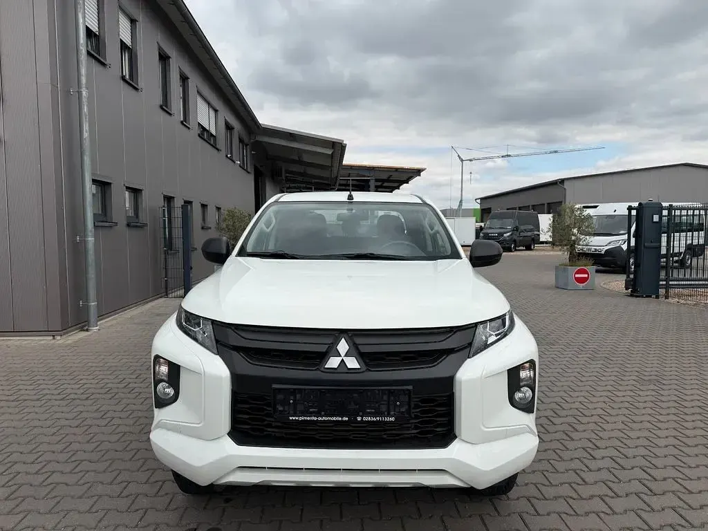 Gebraucht Mitsubishi L200 150 PS (110 kW) 2022 Weiß Pickup