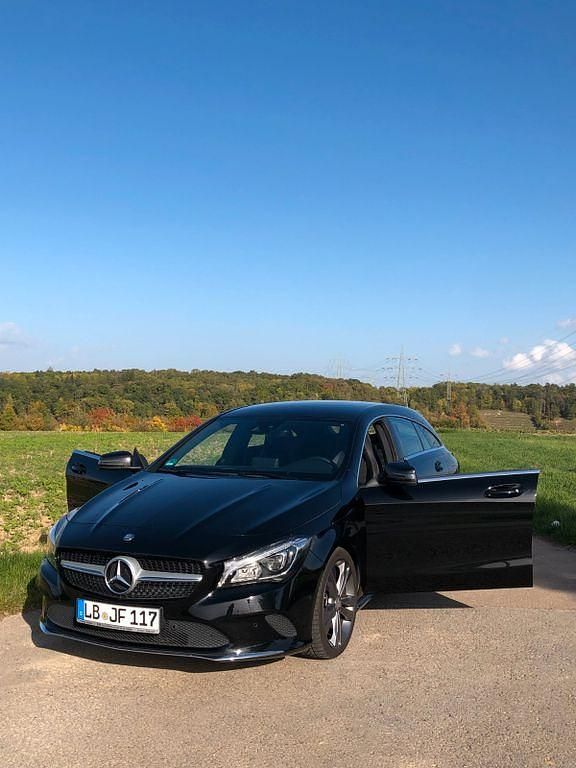 Schwarz Gebraucht 2016 Mercedes CLA180 Shooting Brake Kombi | 17.500 € (Guter Preis) - Bild 1/4