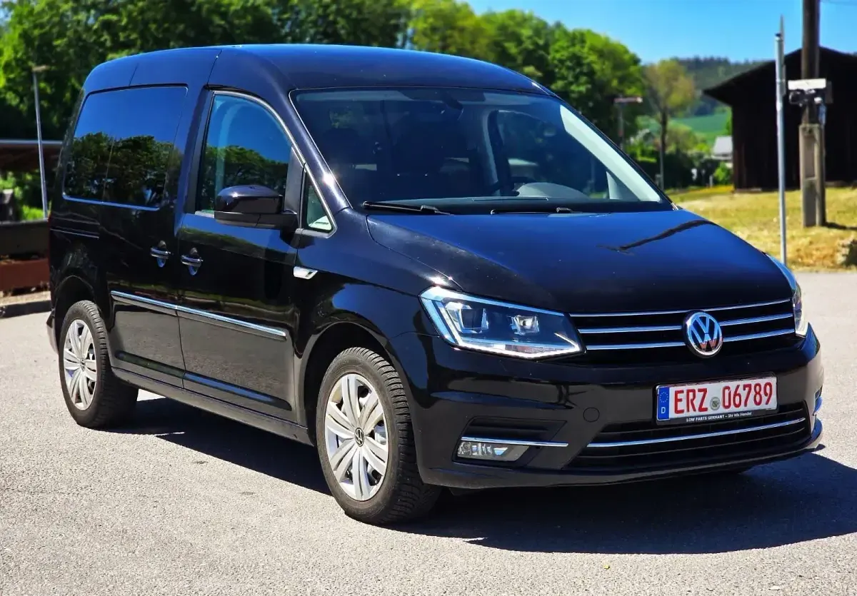 Gebraucht VW Caddy Highline 125 PS (91 kW) 2016 Schwarz Van / Kleinbus
