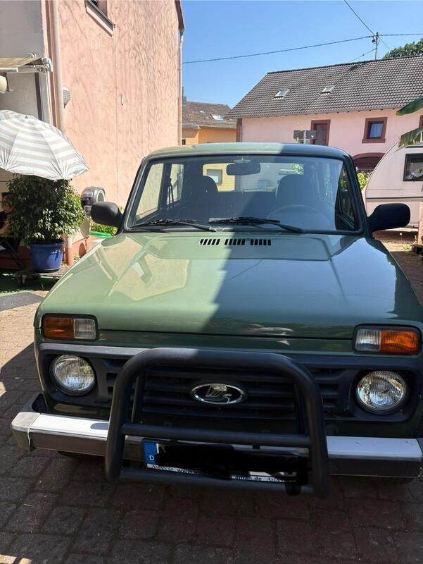 Grün Gebraucht 2007 Lada niva SUV | 8.300 € - Bild 1/4