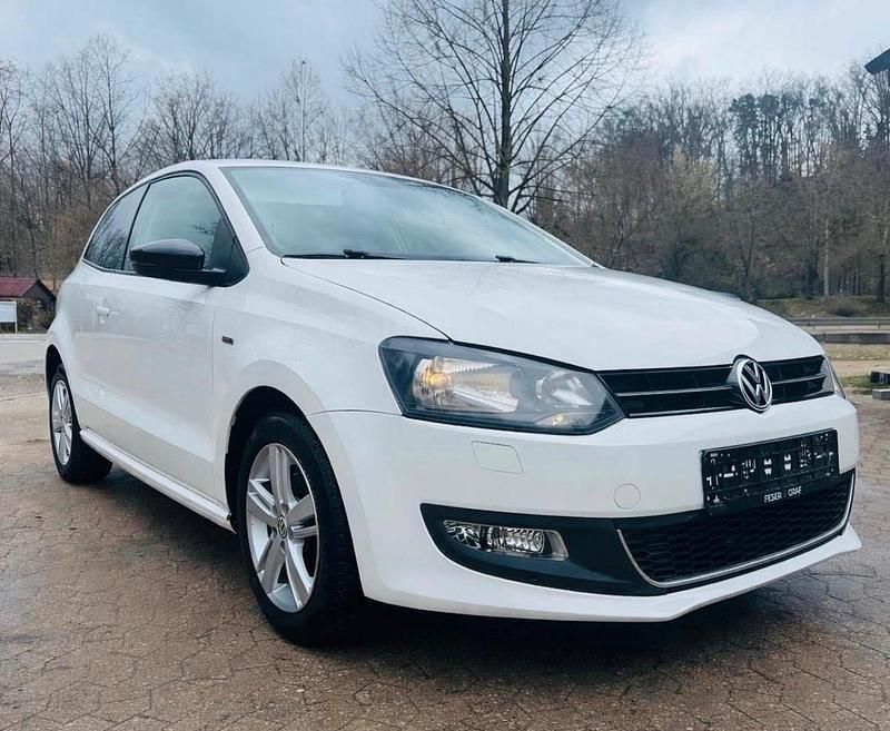 Gebraucht VW Polo Match 64 PS (47 kW) 2012 Weiß Kleinwagen
