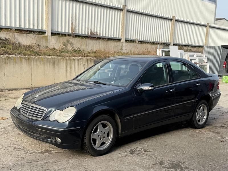 Gebraucht Mercedes C200 163 PS (119 kW) 2003 Blau Limousine