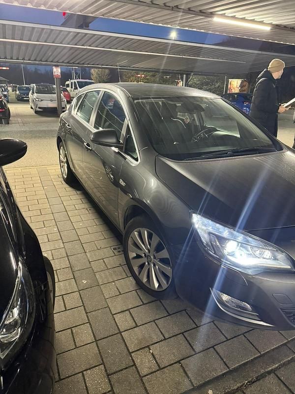 Gebraucht Opel Astra 116 PS (85 kW) 2010 Grau Limousine