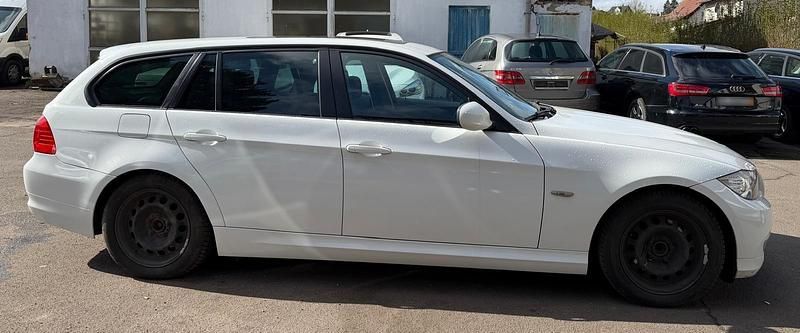 Gebraucht BMW 318 143 PS (105 kW) 2011 Weiß Kombi